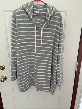 Livi Gray & White Striped Hooded Pullover size 26/28